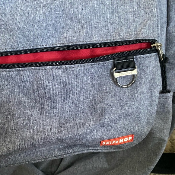 Skip Hop messenger-style large diaper bag - Picture 6 of 10
